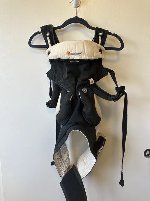 Portabebés Ergobaby Four Position 360 negro y camello e inserto para bebés