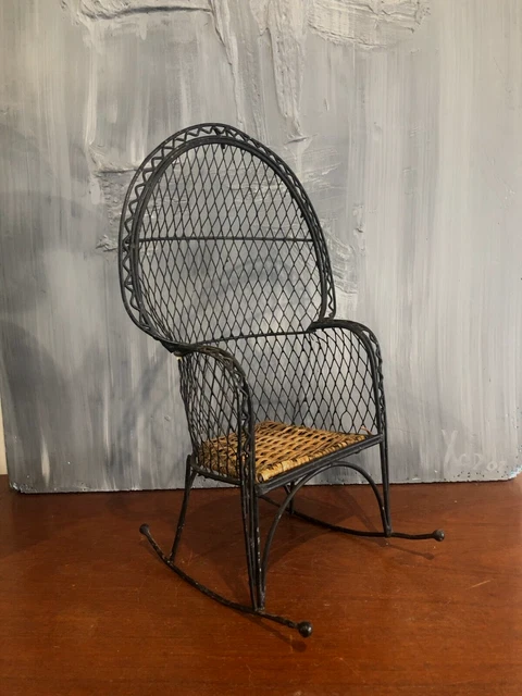 Fauteuil à Bascule Vintage En Métal Pour Poupée - Style Années 70/Émmanuelle