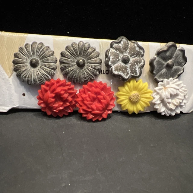 8 Vintage Metal  & Plastic Flowers  Curtain  Tie  Pin  Backs