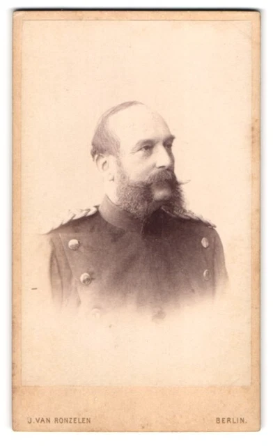 Fotografie J. van Ronzelen, Berlin, Unter den Linden 13, Portrait Offizier der