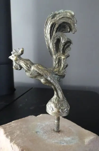 Le Coq rare mascotte en bronze, signée Rags
