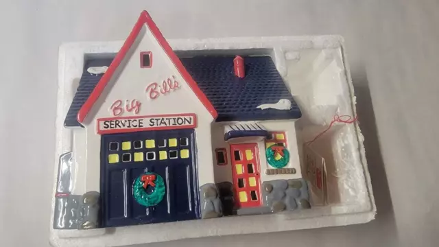 Vtg Dept 56 Big Bills Service Station Snow Village W/Box Light Gas Pumps Retired