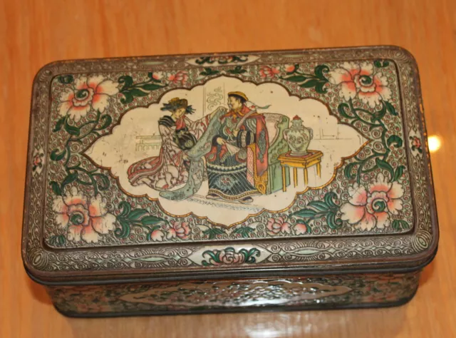 ancienne boite a biscuit coffret hollandais a décor  de japonais en relief