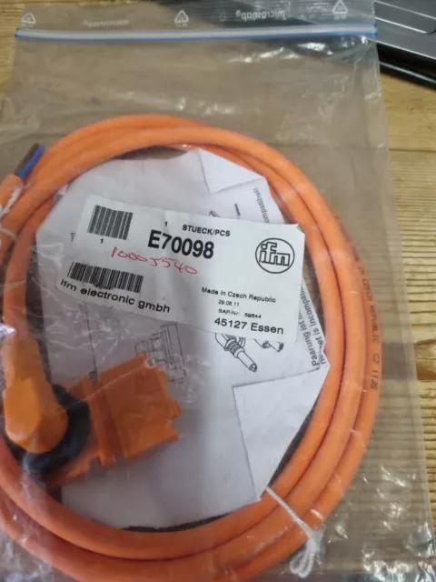 IFM elektronischer Typ E70098 Anschlussadapter