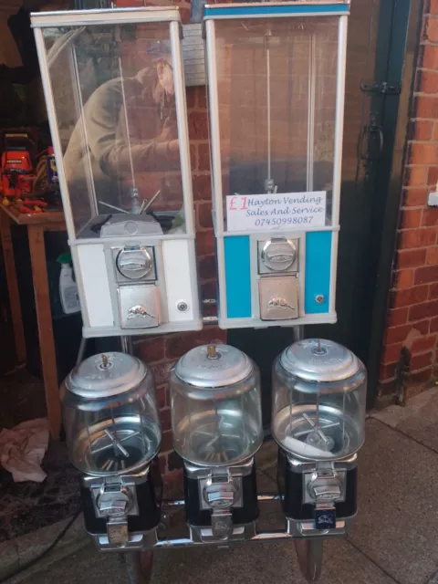 5 head beaver vending machine with keys and in good working condition.