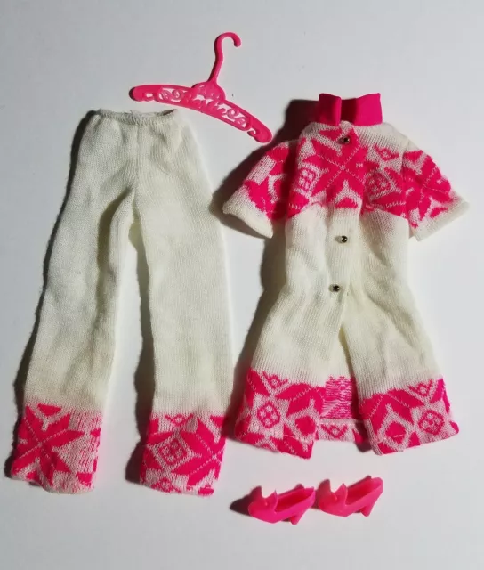 1971-1972 Vintage Barbie Doll #3412 Fun Flakes Knit Outfit