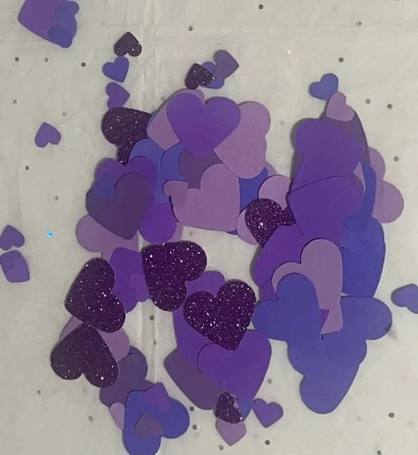 Confeti de corazón púrpura de tamaño mixto