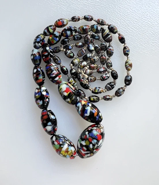 Lot De 18 Perles Anciennes En Verre De Murano - Italie, Couleur Et Style Variés, Occasion