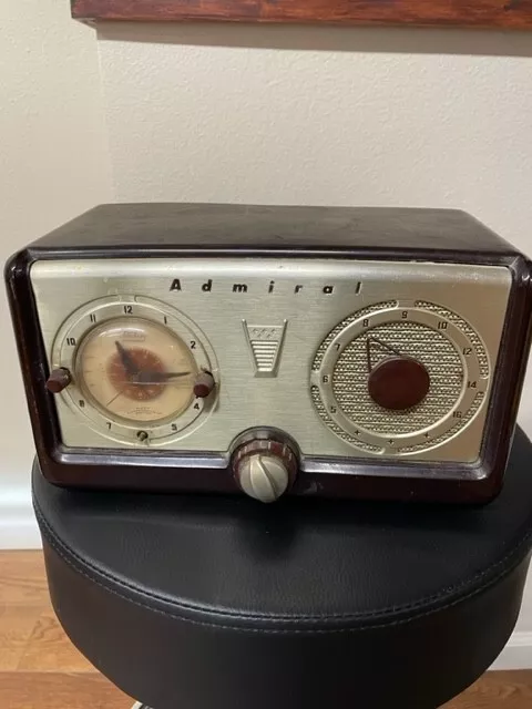 Admiral Model 5A33 Bakelite & Metal Clock Tube Radio Art Deco *Mid Century* RARE