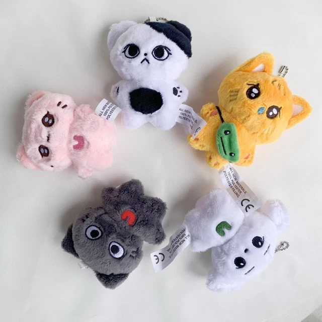 NewJeans DANIELLE MINJIHaerin Black and white cat doll keychain