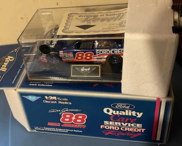 Revell Dale Jarrett #88 1997 Ford Thunderbird Quality Care  1:18 Car Mib