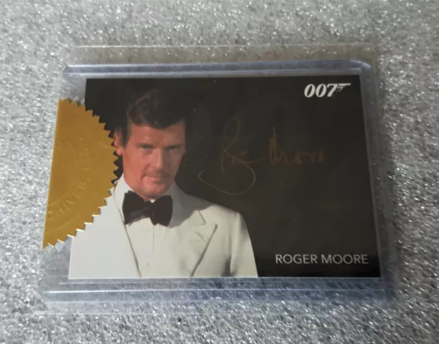 James Bond Archives Roger Moore 6 Case Incentive Gold Signature Autograph Card