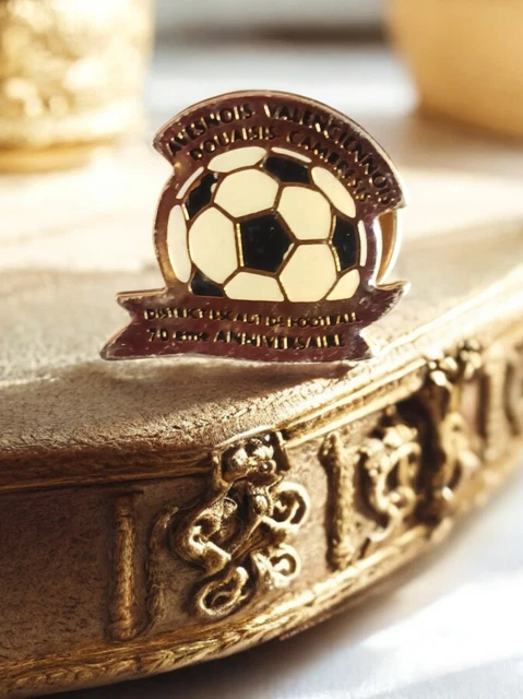 Superbe Pin's FOOTBALL Club du A.S.O.A VALENCE - FR