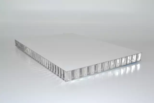 Alucore -  Aluminium Wabenplatte - Aluminium Wabenverbundplatte - Handmuster