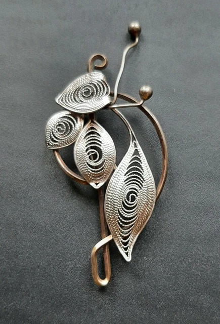 Broche Ancienne En Argent Ajouré