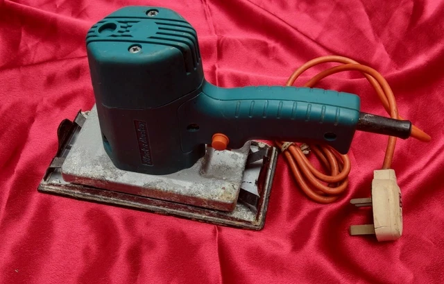 Image of Black & Decker KA274EK orbital sander at Best Buy