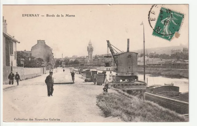 EPERNAY - Marne - CPA 51 - Péniches - bords de Marne - Quai de déchargements
