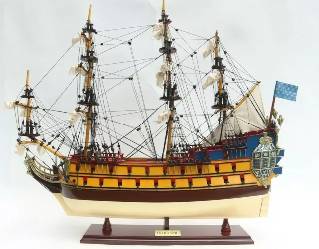 MAQUETTE DE BATEAU EN BOIS  - LA LICORNE - TINTIN-  longueur : 62 cm  NOUVEAUTE.