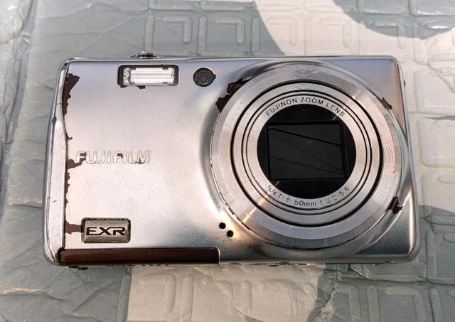 FUJIFILM FINEPIX F70EXR Silver Compact Digital Camera 10MP 10x