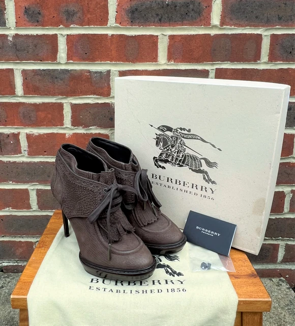 Boots, Women display picture 1