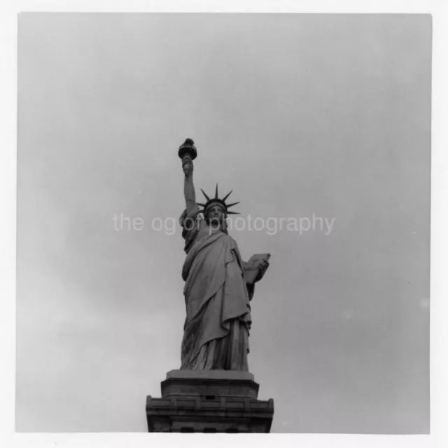 STATUE OF LIBERTY Vintage FOUND PHOTO b+w Snapshot NEW YORK 39 LA 91 P
