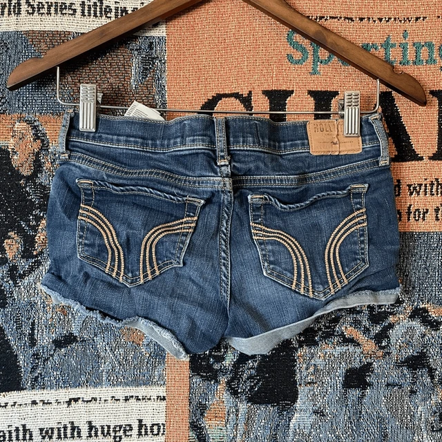 Hollister Jean Short Cut Off Women’s Size 0 (28x2.5) Medium Wash Stretch 0618