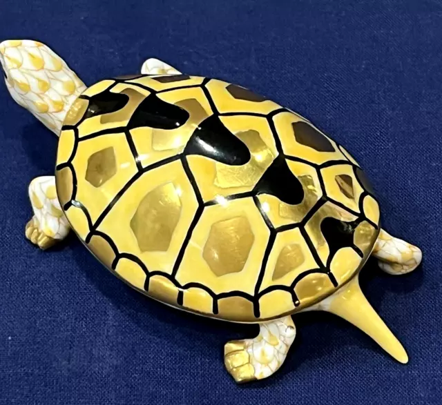 Herend Figurine - Turtle 15302 - Butterscotch / Yellow Fishnet