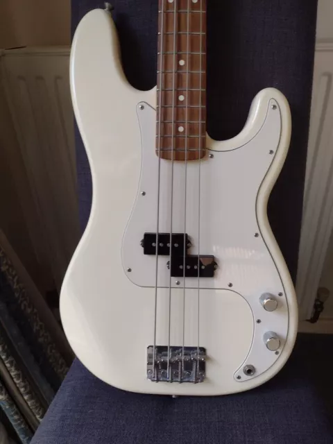 FENDER STANDARD PRECISION Bass Mexican Right Handed 2017 mim