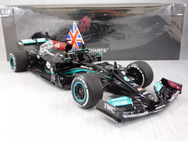 1/18 Minichamps 2021 F1 Mercedes-AMG W12E #44 Lewis Hamilton British GP w/flag