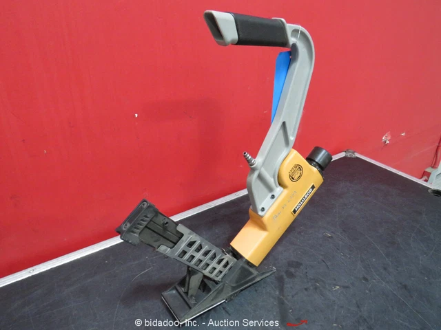 Image of DeWalt DC628KA cordless 15 gauge nailer at Amazon