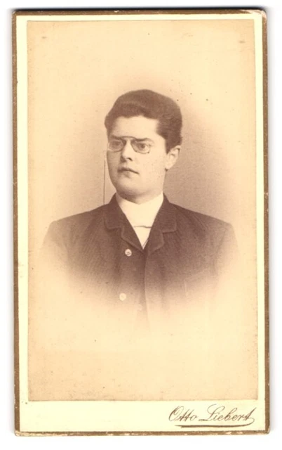 Fotografie Otto Liebert, Holzminden, Portrait junger Student Fritz Reis im Anzu