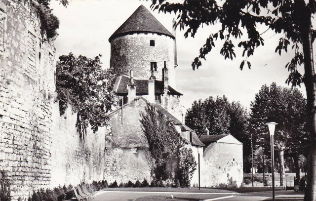 Carte Postale Cpsm Noir & Blanc / Promenade Des Remparts La Tour Goguin Nievre