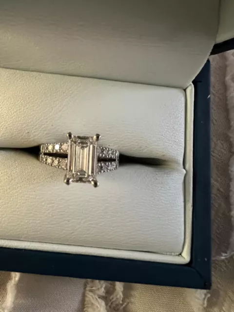 Beautiful IGI certified lab grown emerald diamond engagement ring, H/VS1
