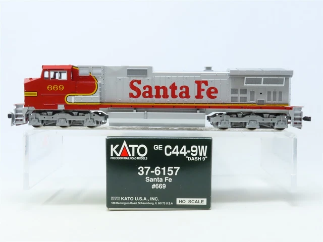 HO Scale KATO 37-6157 ATSF "Warbonnet" GE C44-9W Dash 9 Diesel #669 - DCC Ready