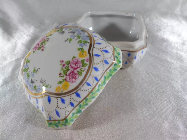 Très Belle Bonbonnière /  Boite A Bijoux  Décor Floral En Porcelaine Royal Paris