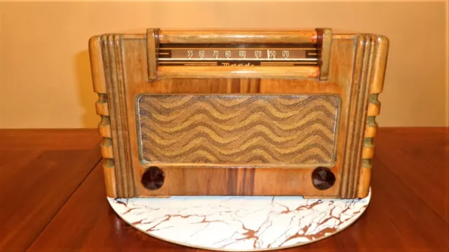 Antique 1940's Wood Case Motorola Radio, Serviced