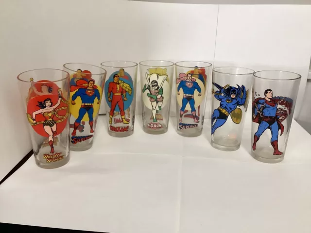 Vintage ,Pepsi Super Series  7 Glasses  And  2 Glasses TM & DC Comics