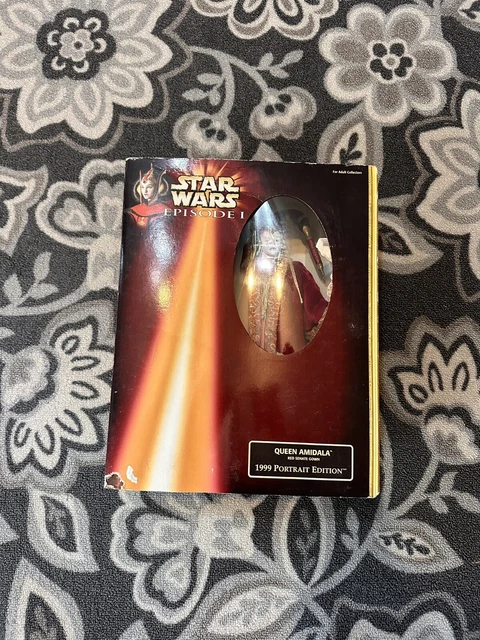 Star Wars Episode 1 Queen Amidala 1999 Portrait Edition Red Senate Gown Doll NIB