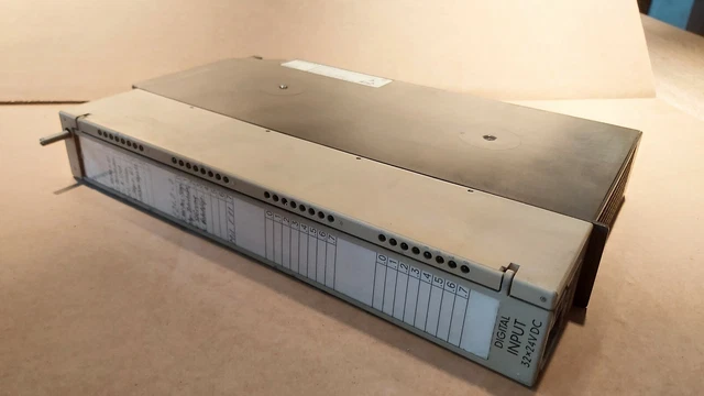 SIEMENS SIMATIC S5 6ES5 430-7LA12 Digital Input 32x24VDC with connectors