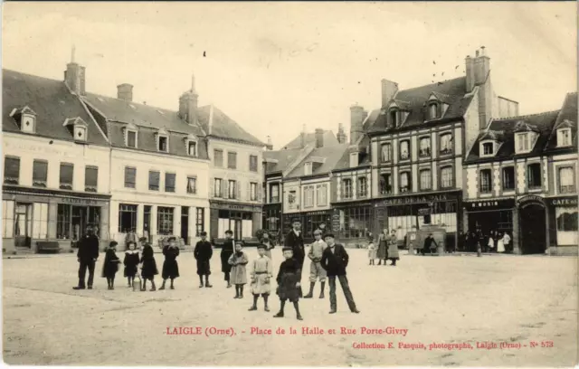 CPA Laigle Orne - Place de la Halle et Rue Porte Givry (800314)