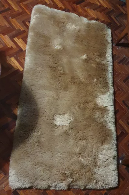 Tappeto vintage retrò Sycliffe mohair a pile profondo beige champagne 27 x 54 shaggy anni 70