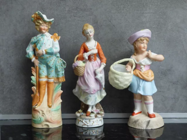 3 Statuettes Biscuit Polychrome 2 Jeunes Femmes + 1 Jeune Homme