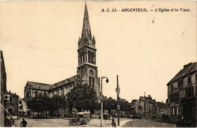 CPA ARGENTEUIL - L'Église et la Place (107900)