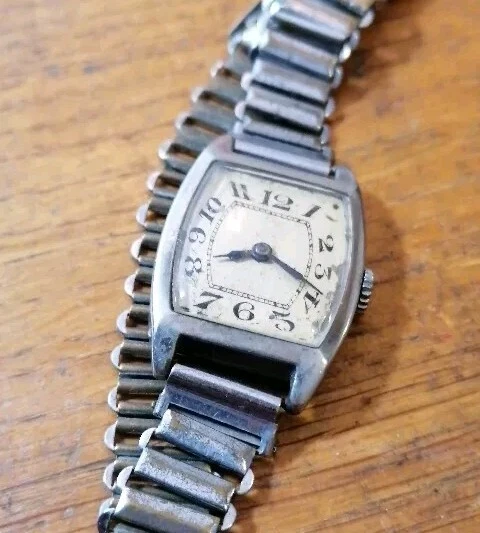 Montre Femme Vintage Art Déco – Boîtier Doré, Mouvement Mécanique – Balancier Oscillant, Ne Fonctionne Pas
