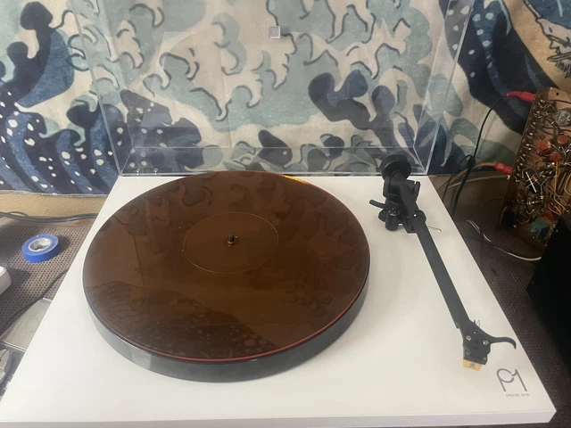Rega Planar 1 Turntable with RB110 Tonearm and Carbon Cartridge (White)