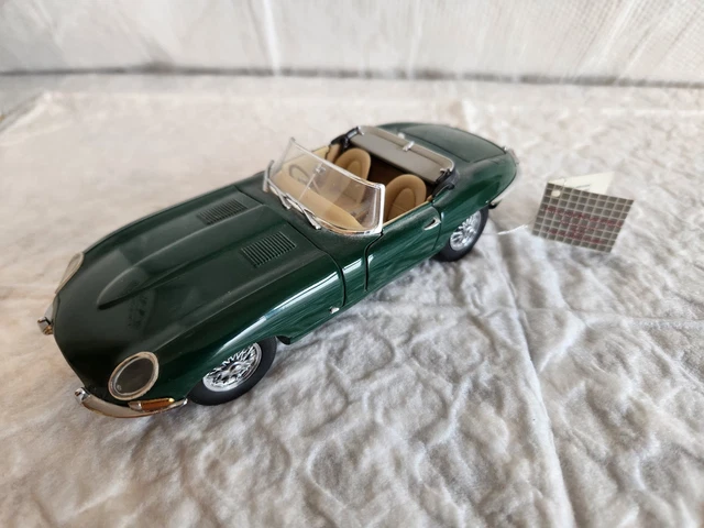 Franklin Mint - 1:24 - Jaguar E-Type Coupé red von 1961