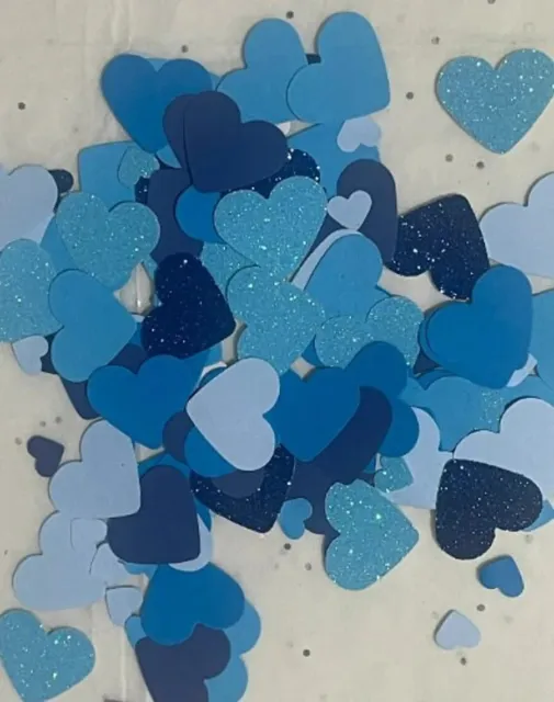 Confeti de corazón azul de tamaño mixto