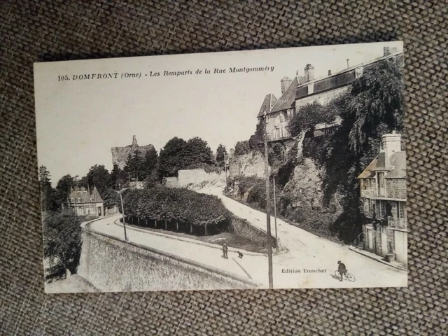 Cpa Domfront Les Ramparts De La Rue Montgommery