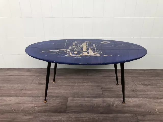 tavolino vintage ovale anni 50 Gambe In metallo e piano in legno dipinto