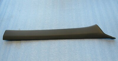 Rivestimento Montant Latéral Avant Mercedes W124 – OEM 1246920389 / 1246920489
